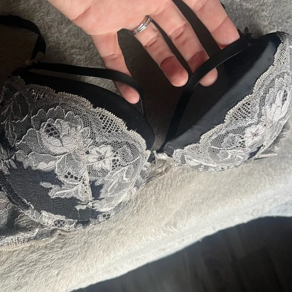 Victoria's Secret Black and Cream Lace Bra - Picture 2 of 5